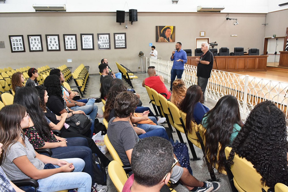 Presidente da C?mara, Hugo Prado, recepciona alunos da Etec pelo projeto 