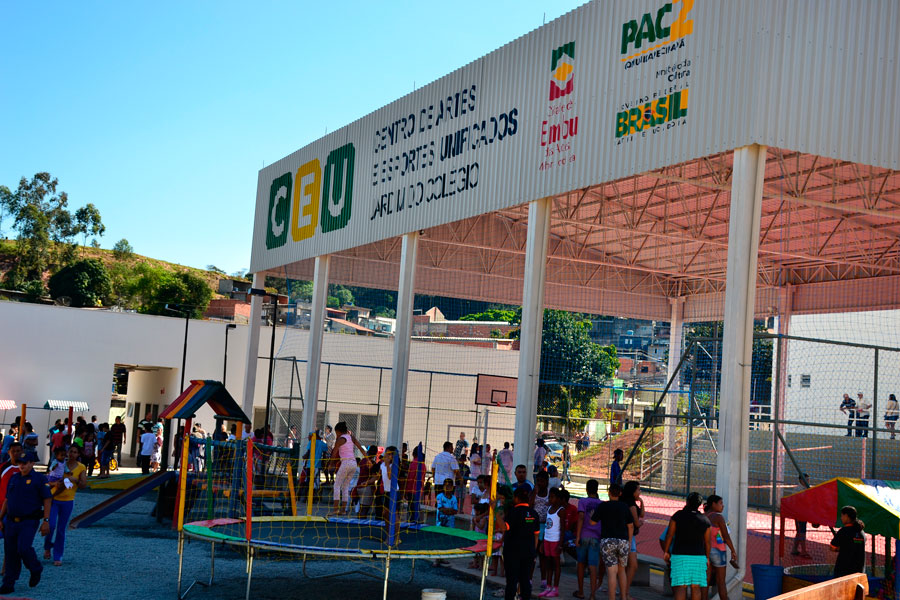 Vereadores participam de entrega do novo complexo cultural e esportivo no Jd. Do Col?gio
